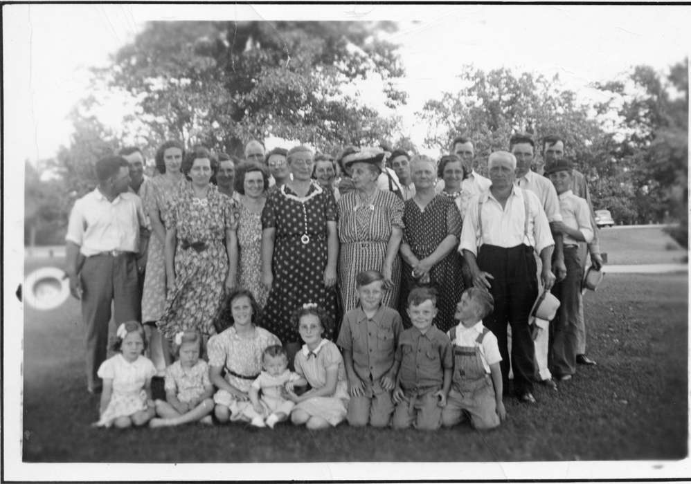 Portraits - Group, history of Iowa, Iowa History, Families, Boehm, Pam, reunion, Monroe, IA, Iowa, Children
