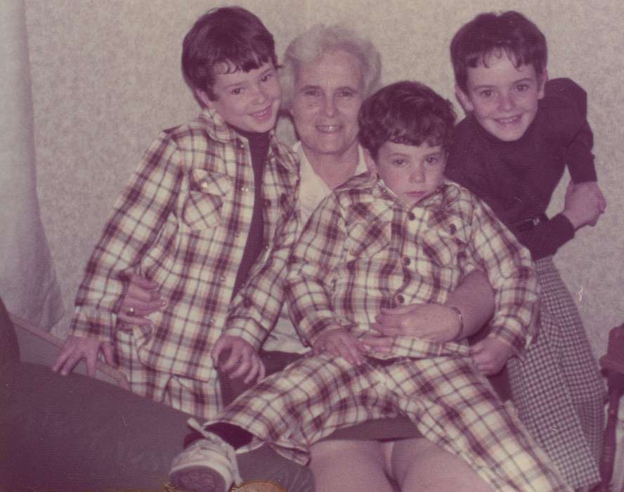 Portraits - Group, history of Iowa, Iowa History, Families, East Hartford, CT, plaid, Iowa, Children, O'Loughlin, Jim