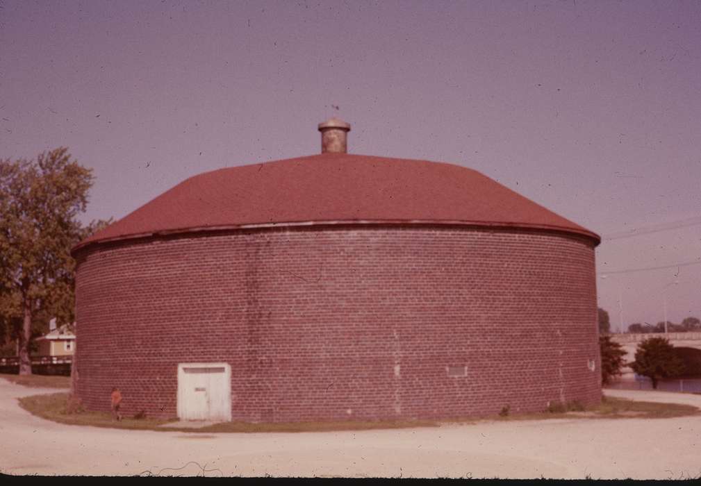 history of Iowa, Iowa, IA, Zischke, Ward, Iowa History, Barns, brick barn