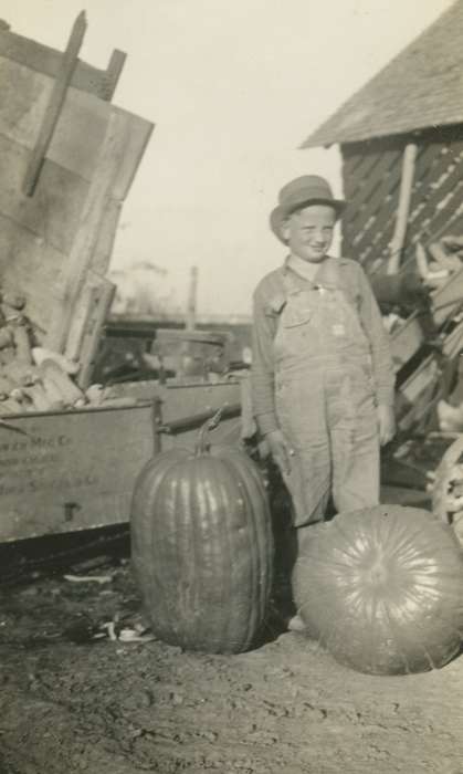 Iowa, Iowa History, pumpkin, Children, Portraits - Individual, Farms, Riverside, IA, history of Iowa, Holderness, Tammy, corn