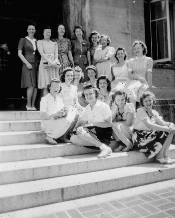Portraits - Group, history of Iowa, women, Iowa, Iowa History, Pickering, Tara, Waverly, IA