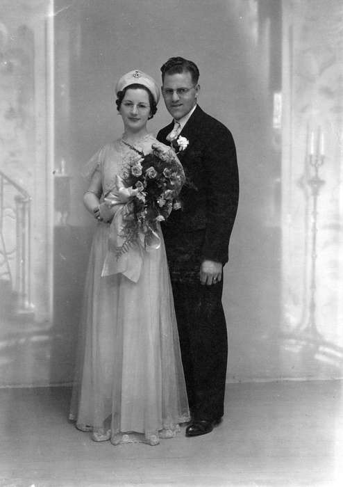 bride, Weddings, history of Iowa, groom, Scherrman, Pearl, tussie-mussie, Iowa, Iowa History, Farley, IA, Portraits - Group