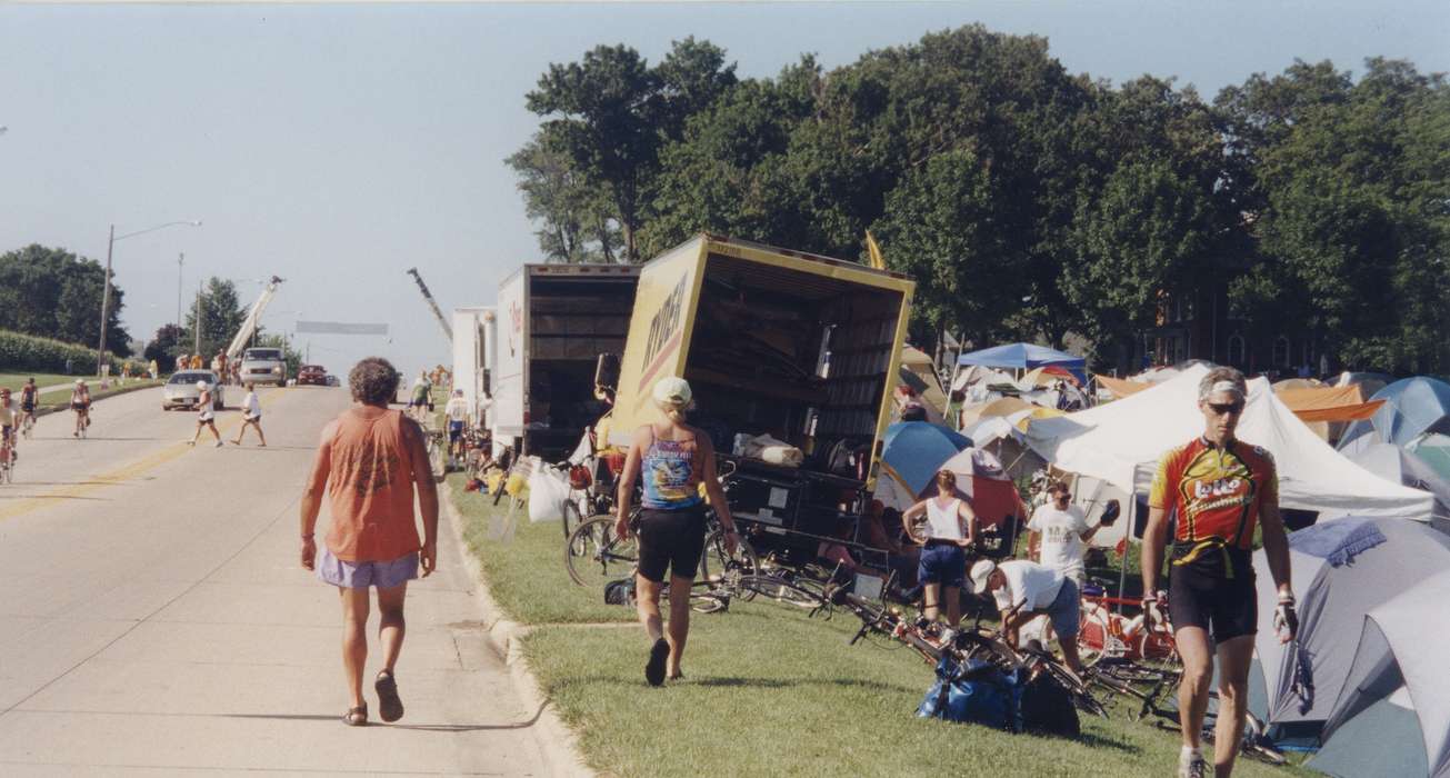 trucks, tents, Waverly Public Library, ragbrai, Waverly, IA, Iowa, history of Iowa, Iowa History, crowds, Outdoor Recreation