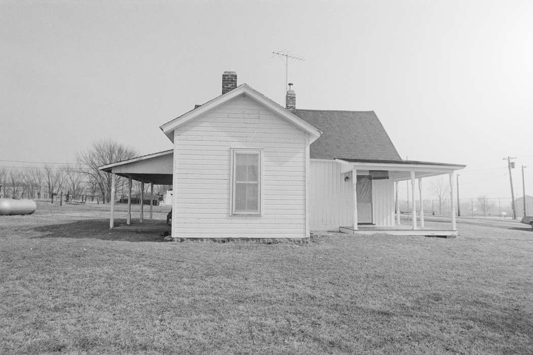 landmark, history of Iowa, Iowa History, porch, Eldon, IA, tv antenna, Iowa, Lemberger, LeAnn, american gothic, Homes, chimney, Farms