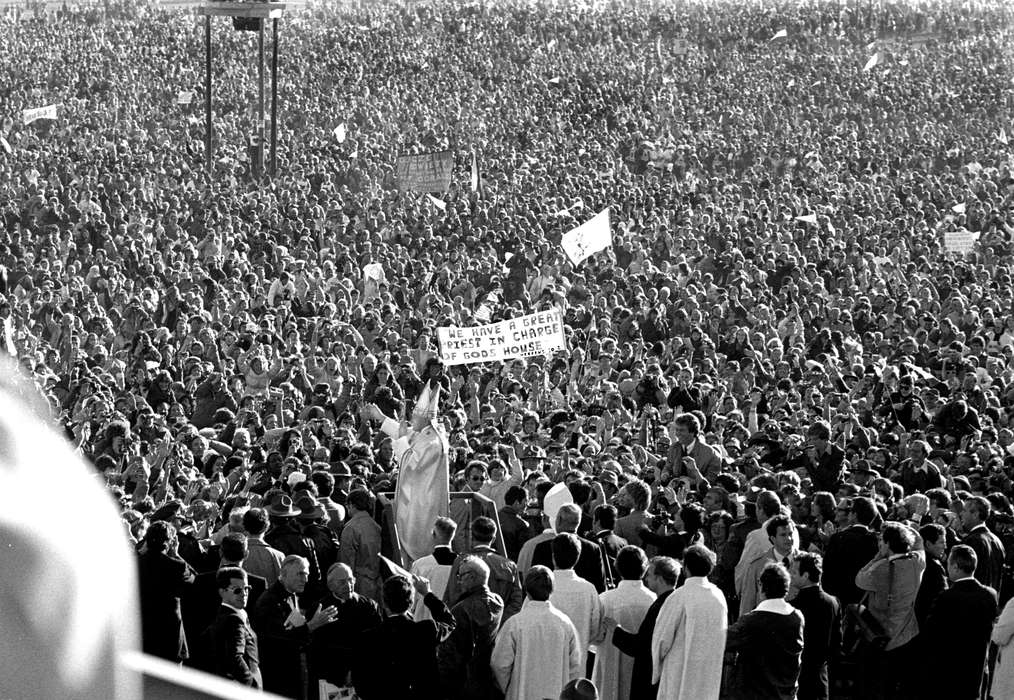 flag, history of Iowa, Iowa History, Entertainment, pope, mitre, crowd, Iowa, Lemberger, LeAnn, sign, Religion, Des Moines, IA