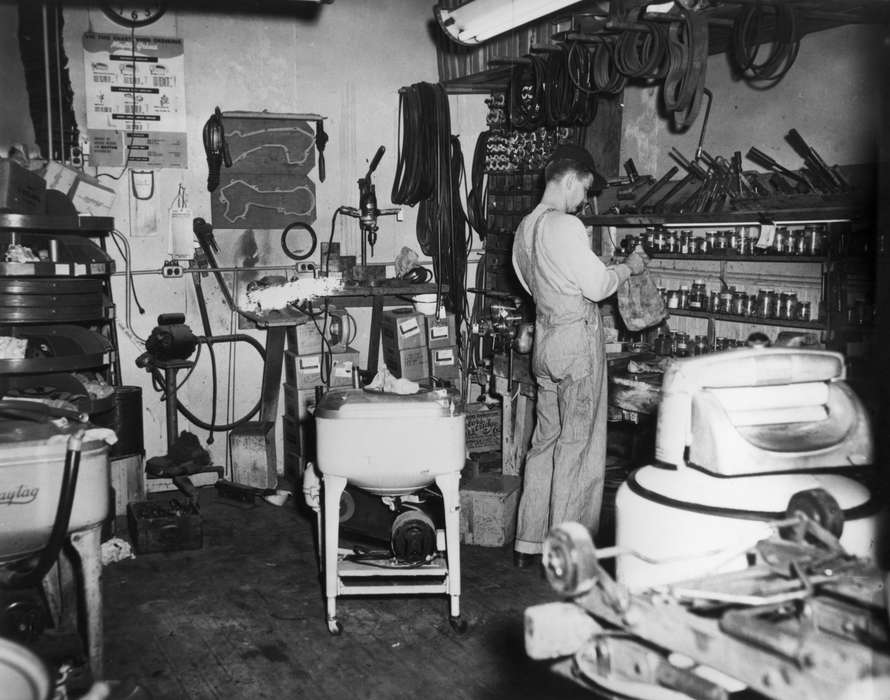 Lemberger, LeAnn, Iowa History, Iowa, hardware store, repair shop, Businesses and Factories, history of Iowa, Ottumwa, IA