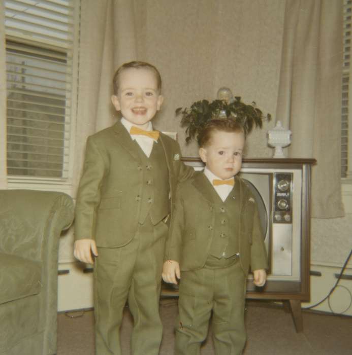 East Hartford, CT, suit, Iowa History, O'Loughlin, Jim, Children, Iowa, history of Iowa, Portraits - Group, bow tie