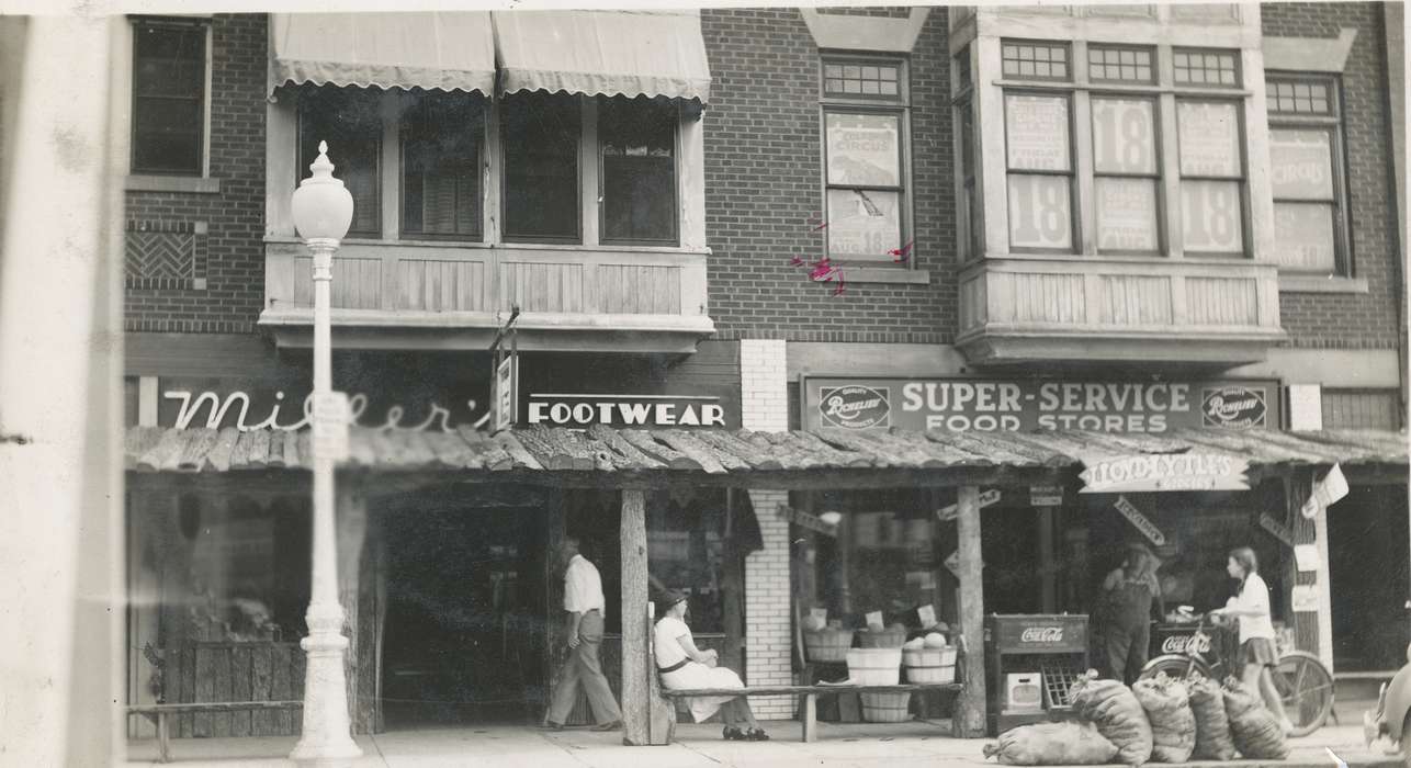 Main Streets & Town Squares, shoe store, grocery store, Iowa History, history of Iowa, Reed, Audrey, Iowa