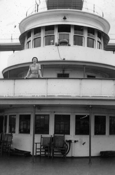 Motorized Vehicles, Iowa History, Iowa, history of Iowa, Portraits - Individual, ship, Pickering, Tara, USA