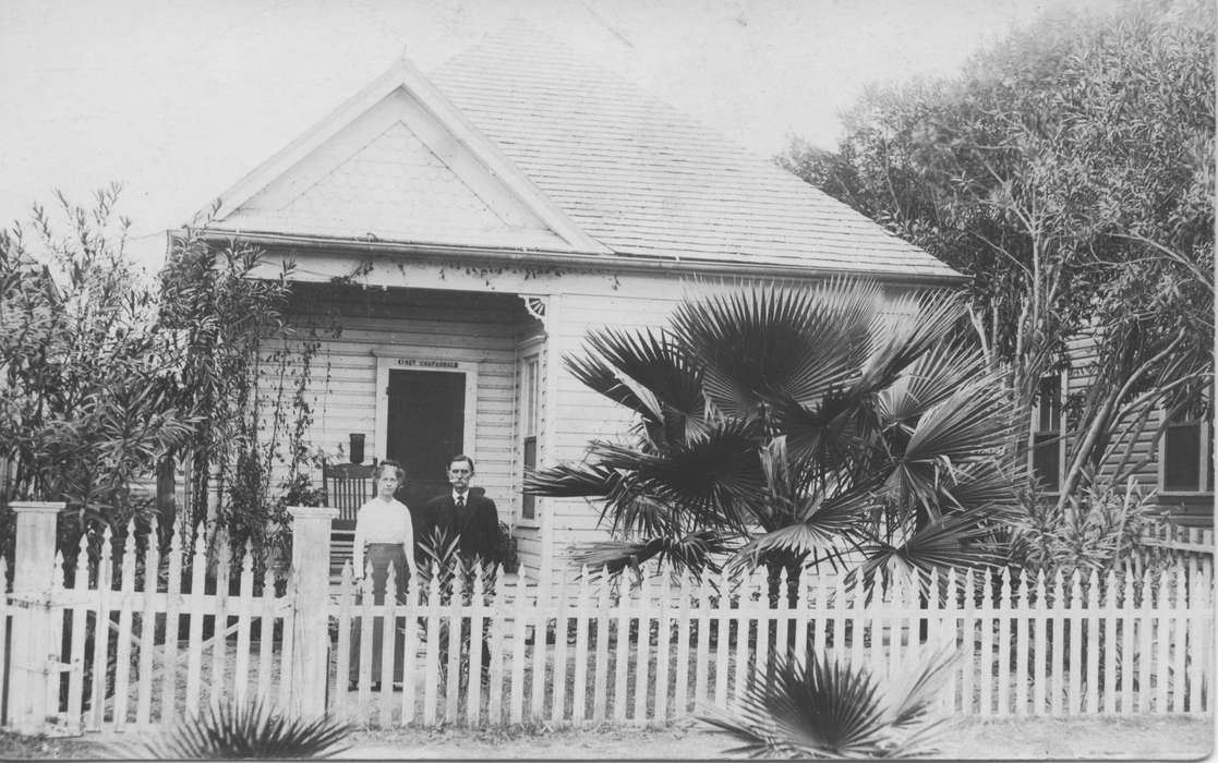 Portraits - Group, history of Iowa, Iowa History, Corpus Christi, TX, palm tree, Iowa, fence, Homes, Heuton, Paul H.