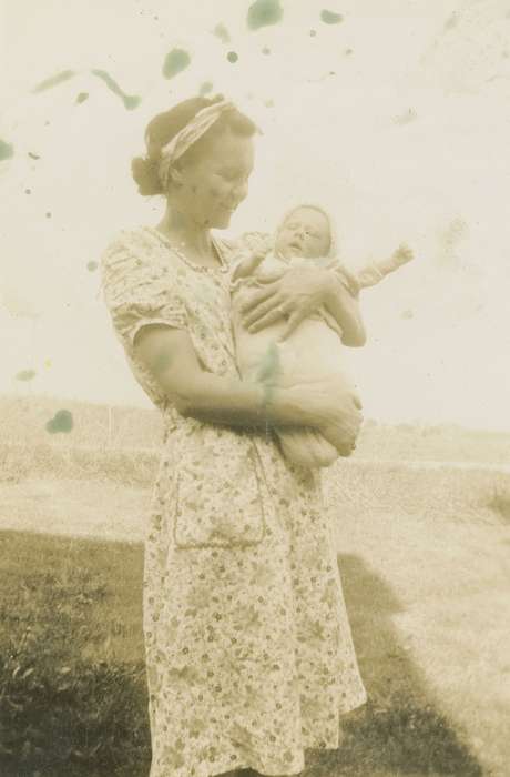 history of Iowa, Iowa History, IA, Families, mother, Iowa, Children, Fredericks, Robert, baby, Portraits - Individual