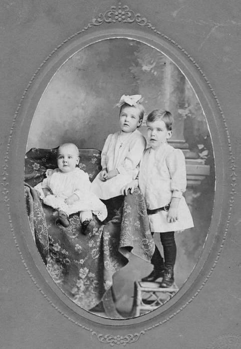 Portraits - Group, history of Iowa, Iowa History, IA, Mallow, Christine, Families, Iowa, sibling, Children, baby