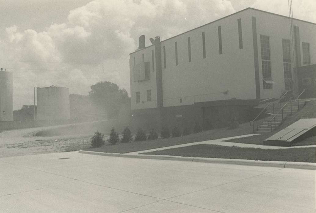 shrubs, smoke, history of Iowa, Iowa History, power plant, Wrecks, Businesses and Factories, fire, Waverly, IA, Iowa, Waverly Public Library