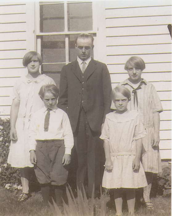 Portraits - Group, Marvets, Peggy, history of Iowa, Iowa, Iowa History, children, Tripoli, IA