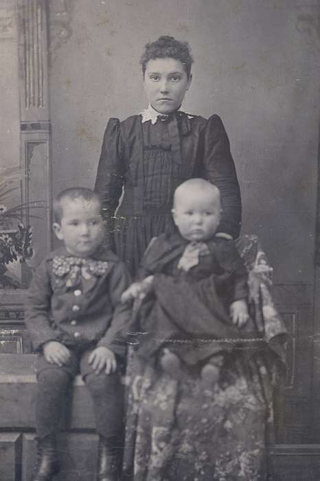 Portraits - Group, frizzy bangs, Marble Rock, IA, history of Iowa, Iowa History, Families, woman, ribbon, Olsson, Ann and Jons, high buttoned shoes, siblings, cabinet photo, Iowa, boy, painted backdrop, Children
