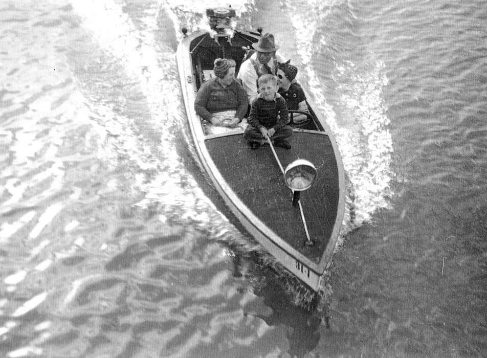 Outdoor Recreation, Iowa, Children, Delhi, IA, boat, history of Iowa, Iowa History, Scherrman, Pearl