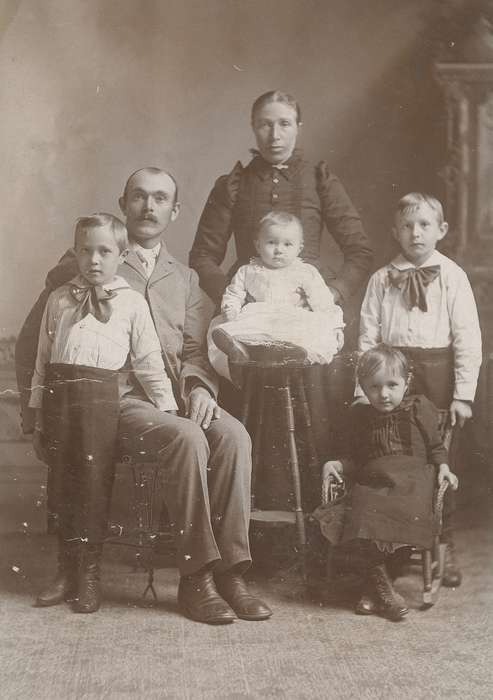 girl, painted backdrop, Portraits - Group, Maquoketa, IA, woman, man, Olsson, Ann and Jons, Iowa History, cabinet photo, baby, siblings, high buttoned shoes, Children, Families, Iowa, mustache, history of Iowa, boy, family