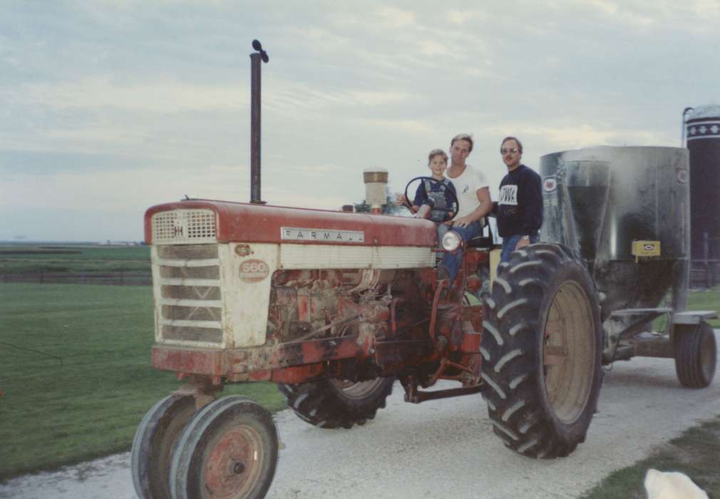 Portraits - Group, tractor, Iowa History, Paullina, IA, Iowa, Motorized Vehicles, Rehder, Kylon, Families, farmall 560, Farming Equipment, history of Iowa