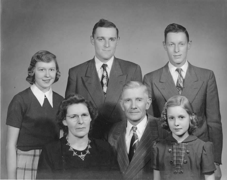 Portraits - Group, Iowa History, Iowa, hairstyle, Families, Boone, IA, Boehm, Pam, history of Iowa