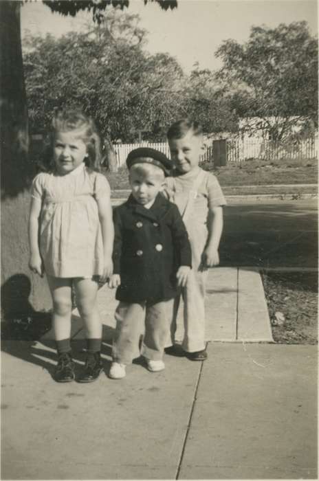 sidewalk, Travel, history of Iowa, Orange, CA, Iowa, Families, Mountain, Carole, Children, Iowa History, Portraits - Group