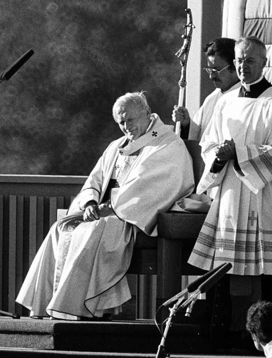 history of Iowa, Iowa History, Entertainment, microphone, pope, Iowa, Lemberger, LeAnn, Religion, Des Moines, IA