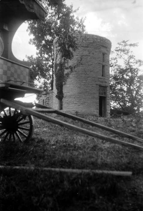 history of Iowa, Iowa History, tower, building, wagon, Iowa, stone, Lemberger, LeAnn, Stone City, IA, Homes, stone city art colony, wheel