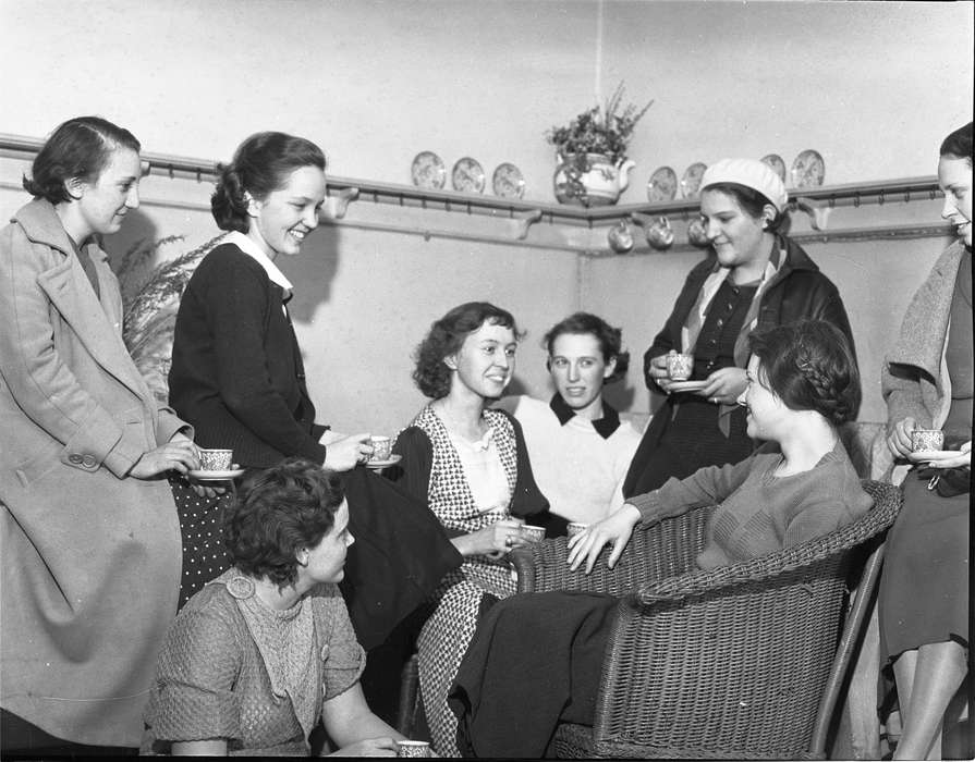 Cedar Falls, IA, history of Iowa, Iowa History, uni, iowa state teachers college, wicker chair, crowd, UNI Special Collections & University Archives, Iowa, Schools and Education, university of northern iowa