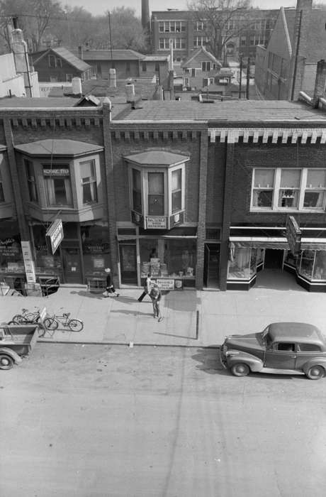 mainstreet, Aerial Shots, history of Iowa, Library of Congress, storefront, brick building, bicycle, Main Streets & Town Squares, Iowa, Cities and Towns, Businesses and Factories, roof, Iowa History, street parking