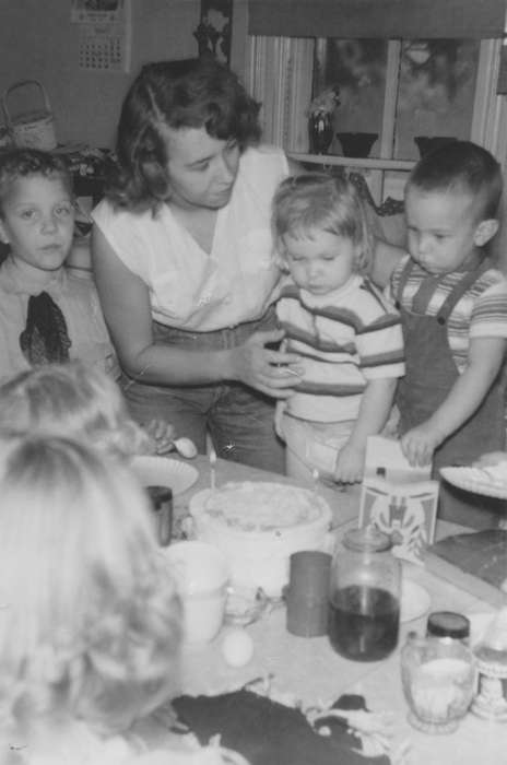 mother, cake, birthday, party, Iowa History, Holidays, Children, Iowa, history of Iowa, Food and Meals, IA, Patterson, Donna and Julie