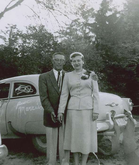 chevrolet, Motorized Vehicles, Iowa History, wedding, Iowa, history of Iowa, Clark, Blake, Portraits - Group, Weddings, automobile, USA