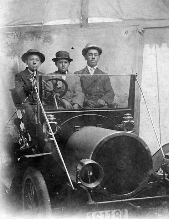 Motorized Vehicles, Scherrman, Pearl, Iowa History, Iowa, history of Iowa, Portraits - Group, Farley, IA, car, license plate