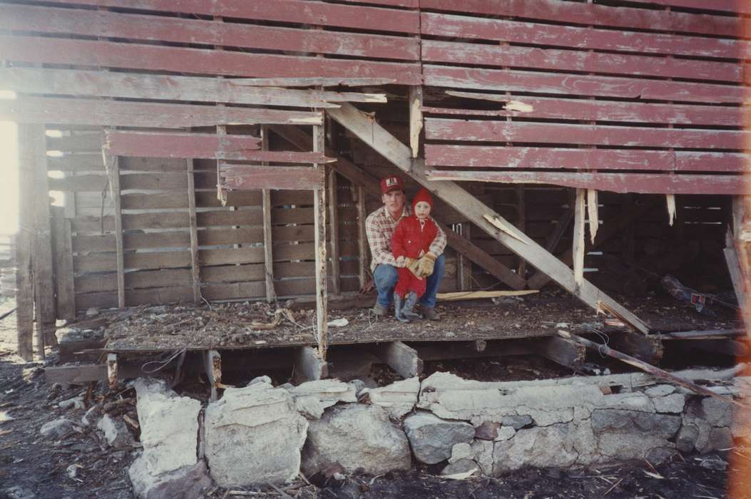 Aden, Marilyn, Iowa, wood, barn, Children, Barns, history of Iowa, Pomeroy, IA, Iowa History