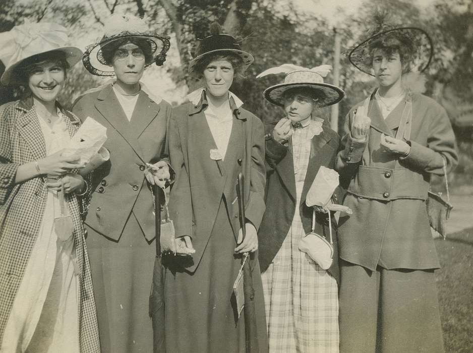 LeQuatte, Sue, Iowa History, Leisure, Iowa, history of Iowa, Portraits - Group, Food and Meals, IA, hat