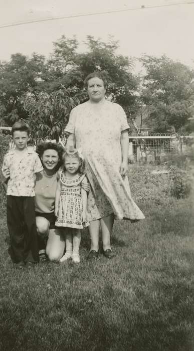 Wilson, Dorothy, history of Iowa, hat, yard, Iowa, USA, Families, button up, dress, Children, Iowa History, tree, Portraits - Group