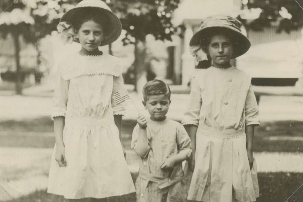 Portraits - Group, Iowa, Waterloo, IA, Cook, Mavis, Children, history of Iowa, siblings, flag, Iowa History