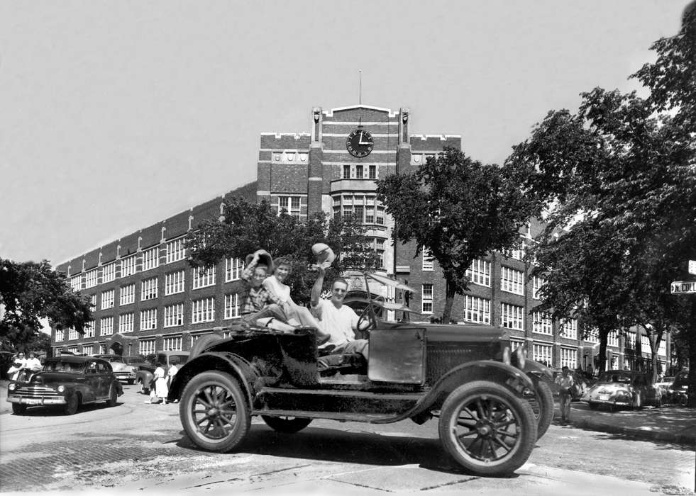 Portraits - Group, history of Iowa, Iowa History, Ottumwa, IA, Lemberger, LeAnn, Motorized Vehicles, ford, car, Iowa, Cities and Towns, Schools and Education, school
