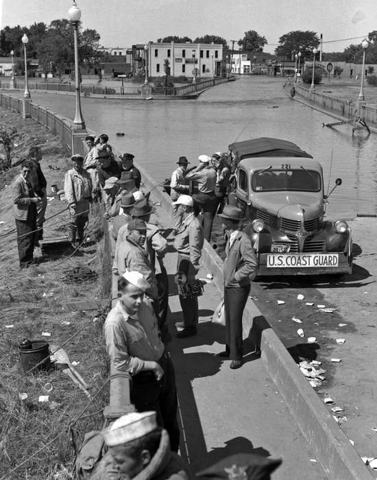 Ottumwa, IA, Floods, history of Iowa, Lemberger, LeAnn, Motorized Vehicles, Iowa, Cities and Towns, Military and Veterans, Iowa History