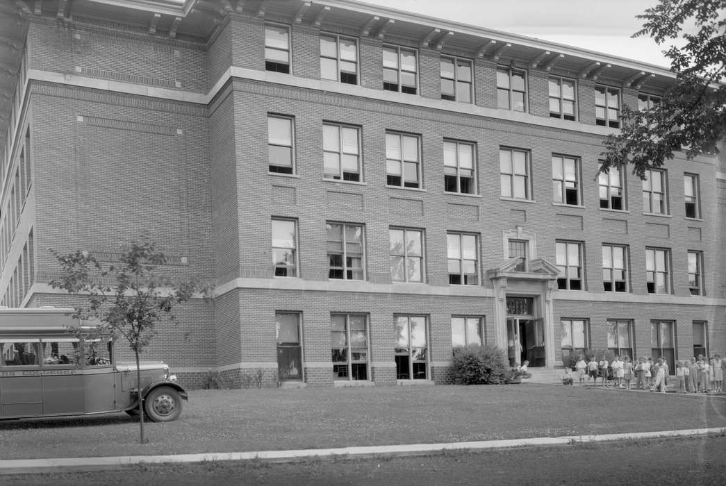 school bus, Iowa History, bus, Schools and Education, Iowa, university of northern iowa, sabin hall, iowa state teachers college, uni, UNI Special Collections & University Archives, Children, Cedar Falls, IA, history of Iowa