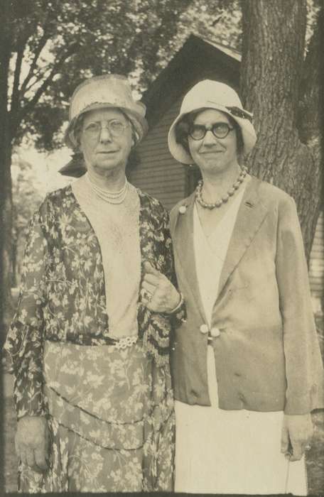 Portraits - Group, history of Iowa, women, IA, Iowa History, Families, Iowa, King, Tom and Kay