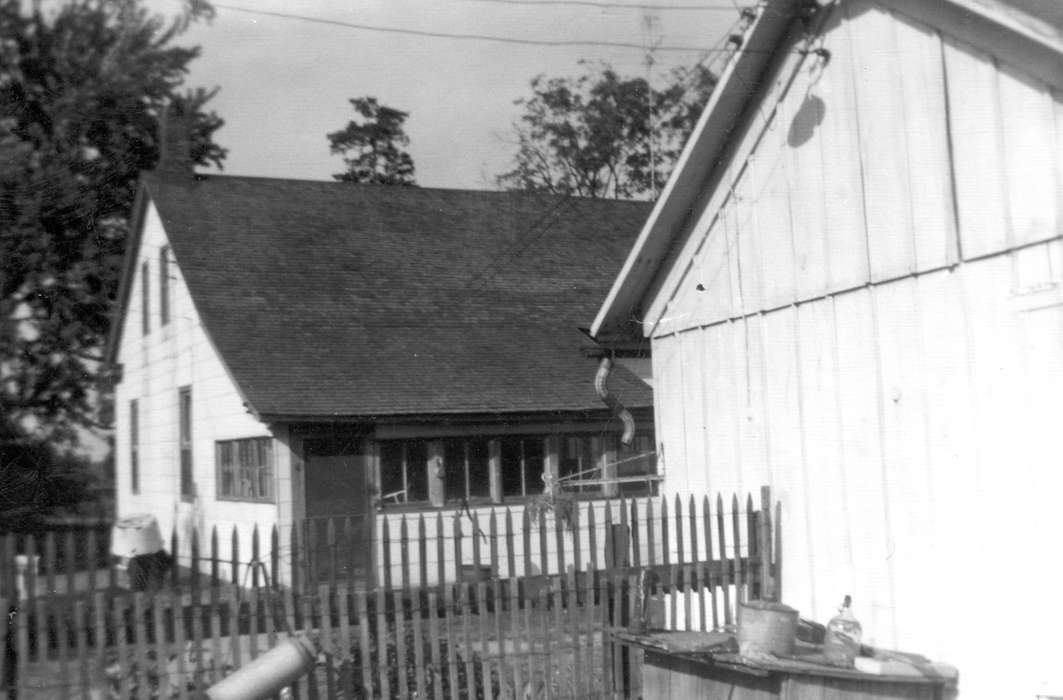 Iowa, Barns, house, fence, Farms, Early, IA, history of Iowa, Iowa History, Scherrman, Pearl