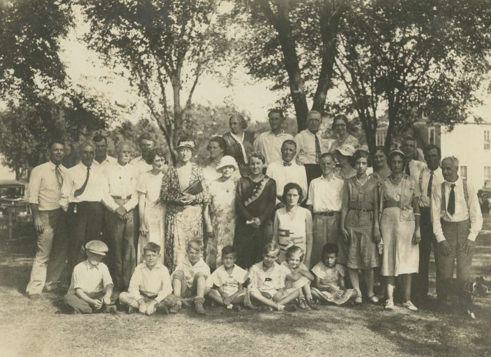 Portraits - Group, Iowa History, King, Tom and Kay, Iowa, Families, IA, reunion, Children, history of Iowa