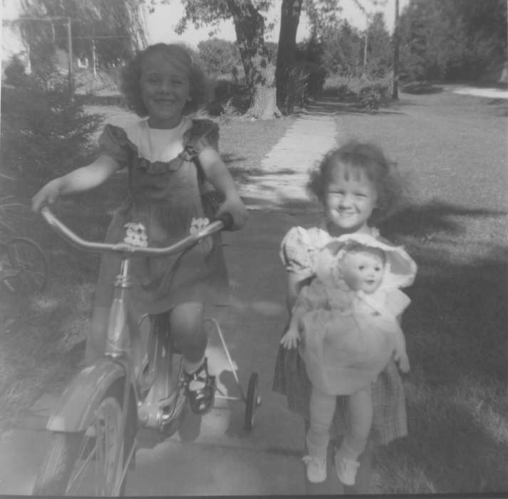 Portraits - Group, Morris, Lola, Iowa, Families, Children, history of Iowa, tricycle, Cedar Falls, IA, doll, Iowa History