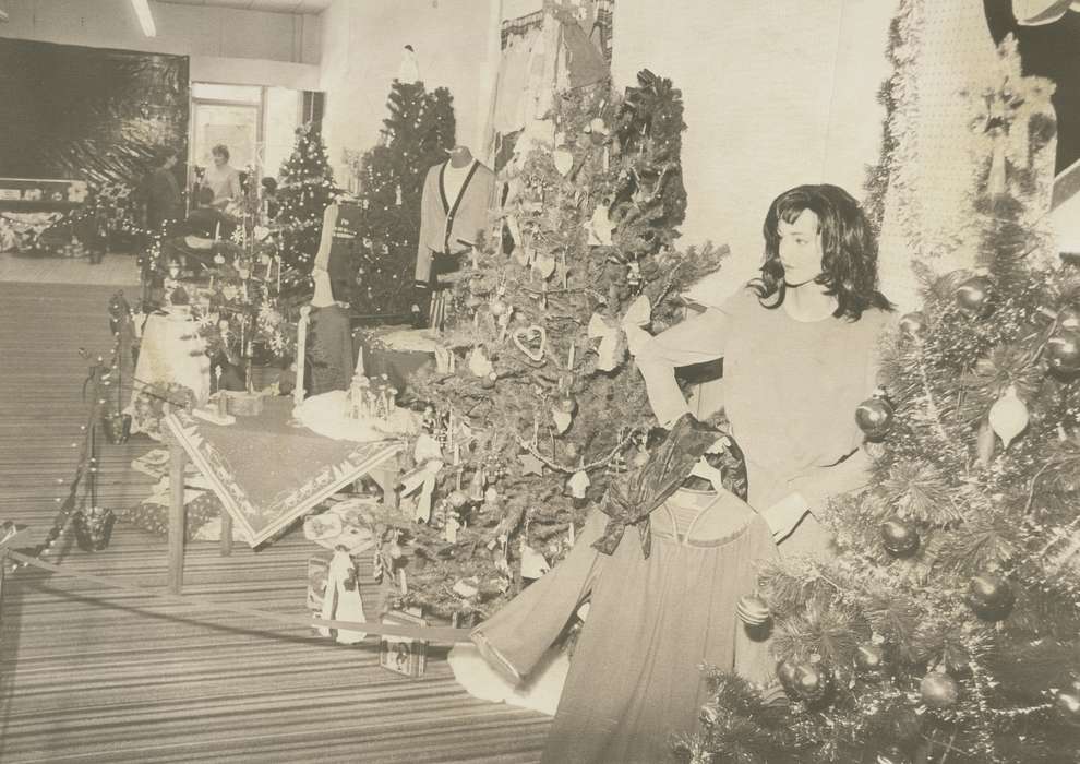 christmas decorations, christmas, history of Iowa, Iowa History, Entertainment, christmas tree, clothes, Waverly, IA, Holidays, Iowa, correct date needed, Waverly Public Library