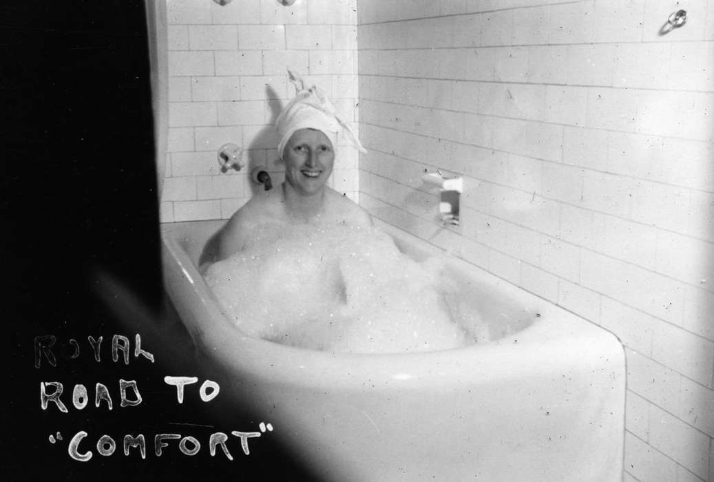 Travel, history of Iowa, Iowa History, bathtub, Pickering, Tara, bubbles, Kansas City, MO, Iowa, Leisure, Portraits - Individual
