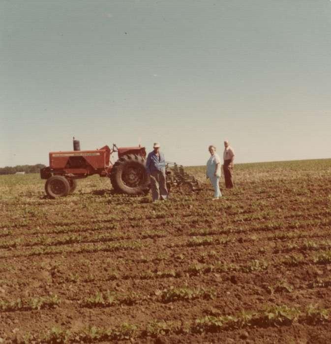 Yezek, Jody, tractor, St. Ansgar, IA, Iowa History, Iowa, field, Labor and Occupations, Farms, Farming Equipment, history of Iowa