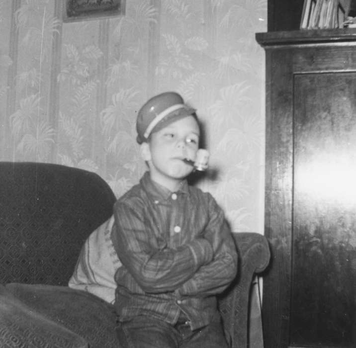 pipe, Boone, IA, Iowa History, history of Iowa, Nervig, Gary, Iowa, living room, Homes, Children