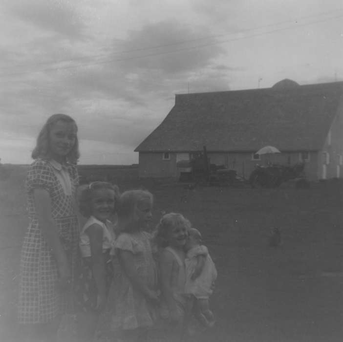 Portraits - Group, Morris, Lola, Iowa, Families, sisters, Barns, Cedar Falls, IA, Farms, history of Iowa, Iowa History