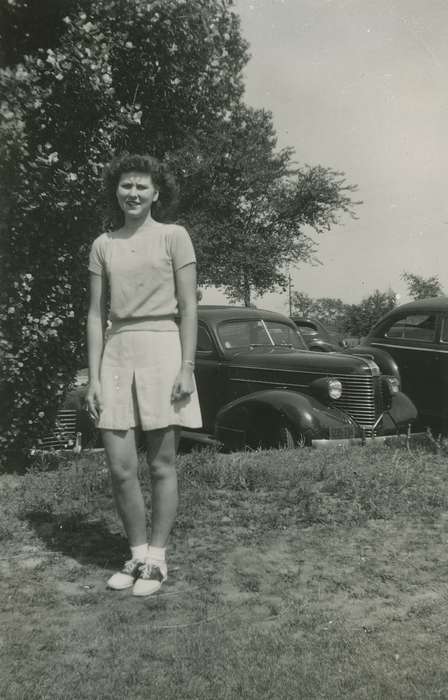 Iowa, USA, curly hair, shorts, Wilson, Dorothy, Leisure, t-shirt, car, Portraits - Individual, history of Iowa, tree, Motorized Vehicles, Iowa History