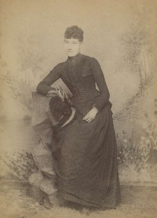 brooch, history of Iowa, Iowa History, Mason City, IA, woman, Olsson, Ann and Jons, cabinet photo, Iowa, painted backdrop, straw hat