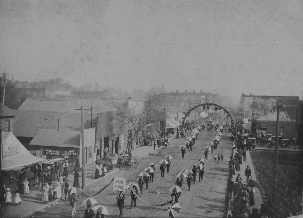 Iowa, parade, Fairs and Festivals, advertisement, coal palace, Entertainment, Lemberger, LeAnn, Cities and Towns, Ottumwa, IA, history of Iowa, Main Streets & Town Squares, Iowa History